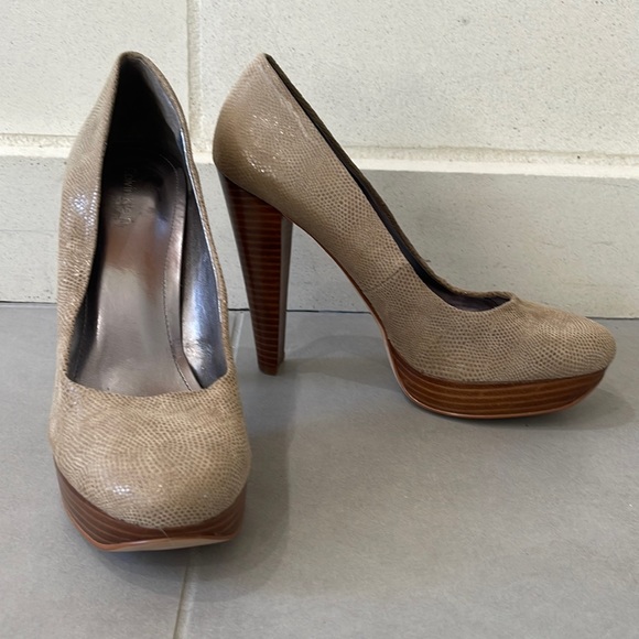 Calvin Klein platform heels - Picture 1 of 6